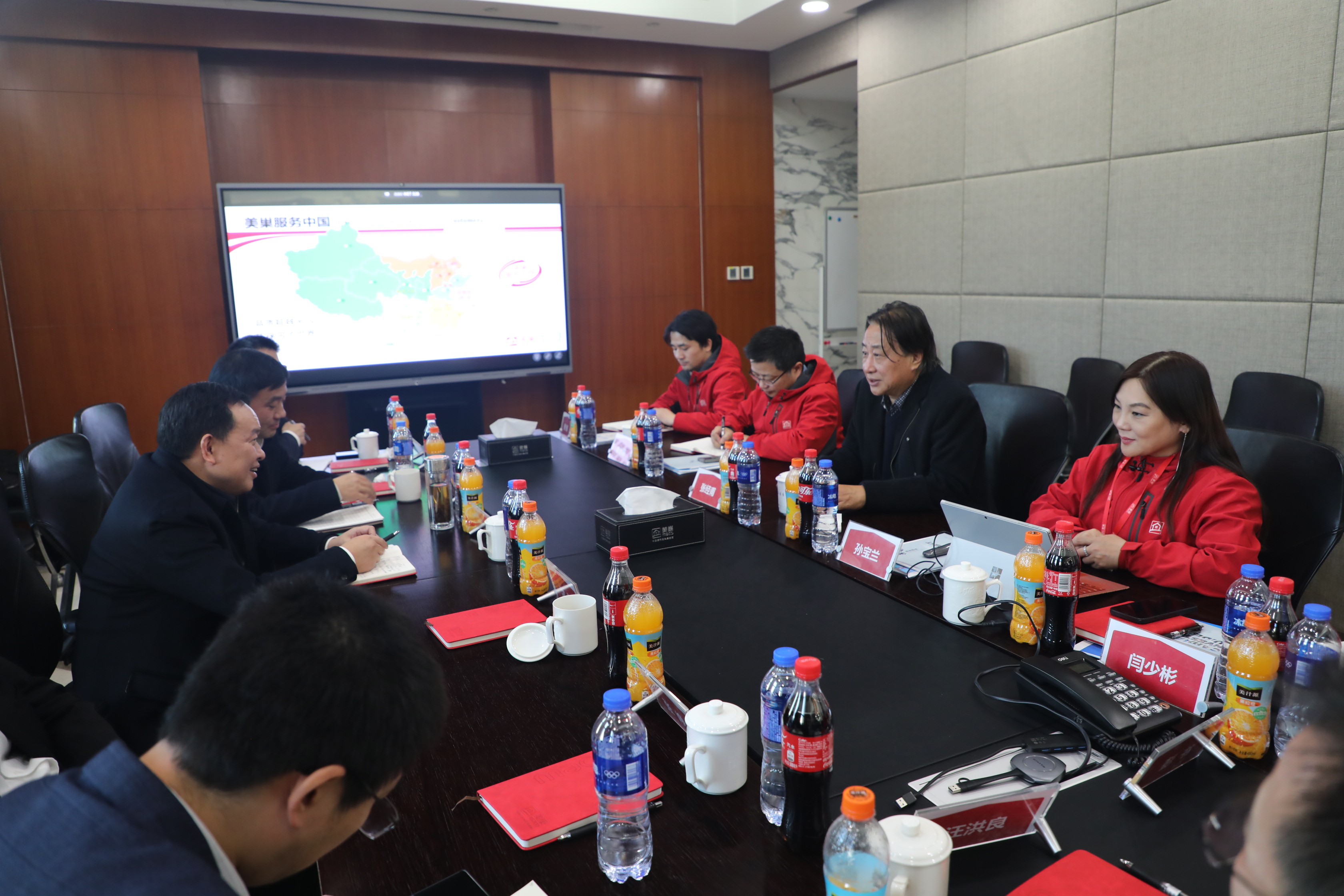 武汉市蔡甸区委书记余从斌一行莅临摩斯国际北京总部参观指导